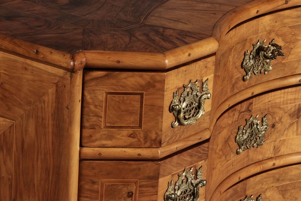 Baroque Concave Front Chest of Drawers in Walnut Veneer, 1730s-DXD-1790773