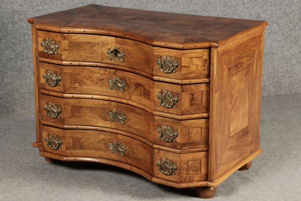 Baroque Concave Front Chest of Drawers in Walnut Veneer, 1730s-DXD-1790773