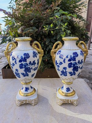 Bavarian Amphora Shaped Vases in White & Gold Porcelain with Handmade Blue Floral Decorations & Golden Swan Neck-Shaped Handles, Set of 2-ZFY-1756875