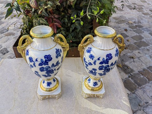 Bavarian Amphora Shaped Vases in White & Gold Porcelain with Handmade Blue Floral Decorations & Golden Swan Neck-Shaped Handles, Set of 2-ZFY-1756875