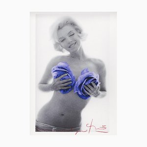 Bert stern "Marilyn Monroe purple wink roses " 2012 2012-ICD-795611