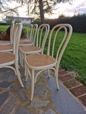 Bistro Chairs in White Painted Beech and Vienna Straw attributed to Michael Thonet, 1980s, Set of 8-EBW-2036243