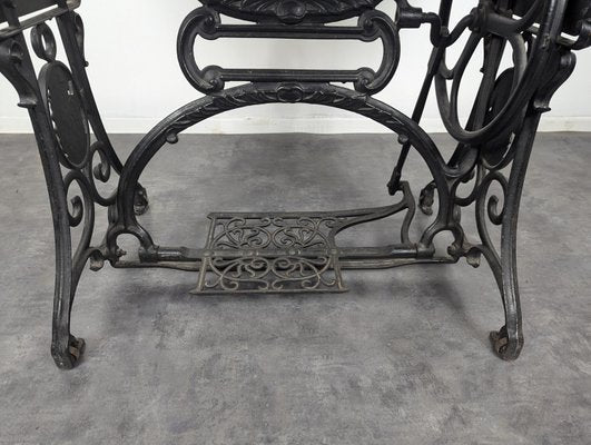 Bistro Table with Cast Iron Base-HLV-2024396