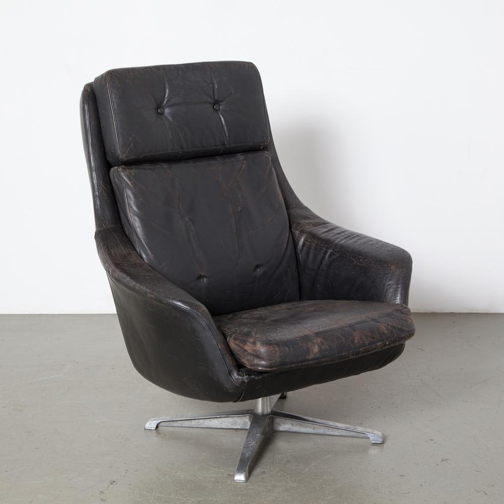 Black Leather Cracked Armchair