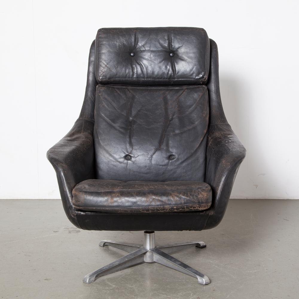 Black Leather Cracked Armchair