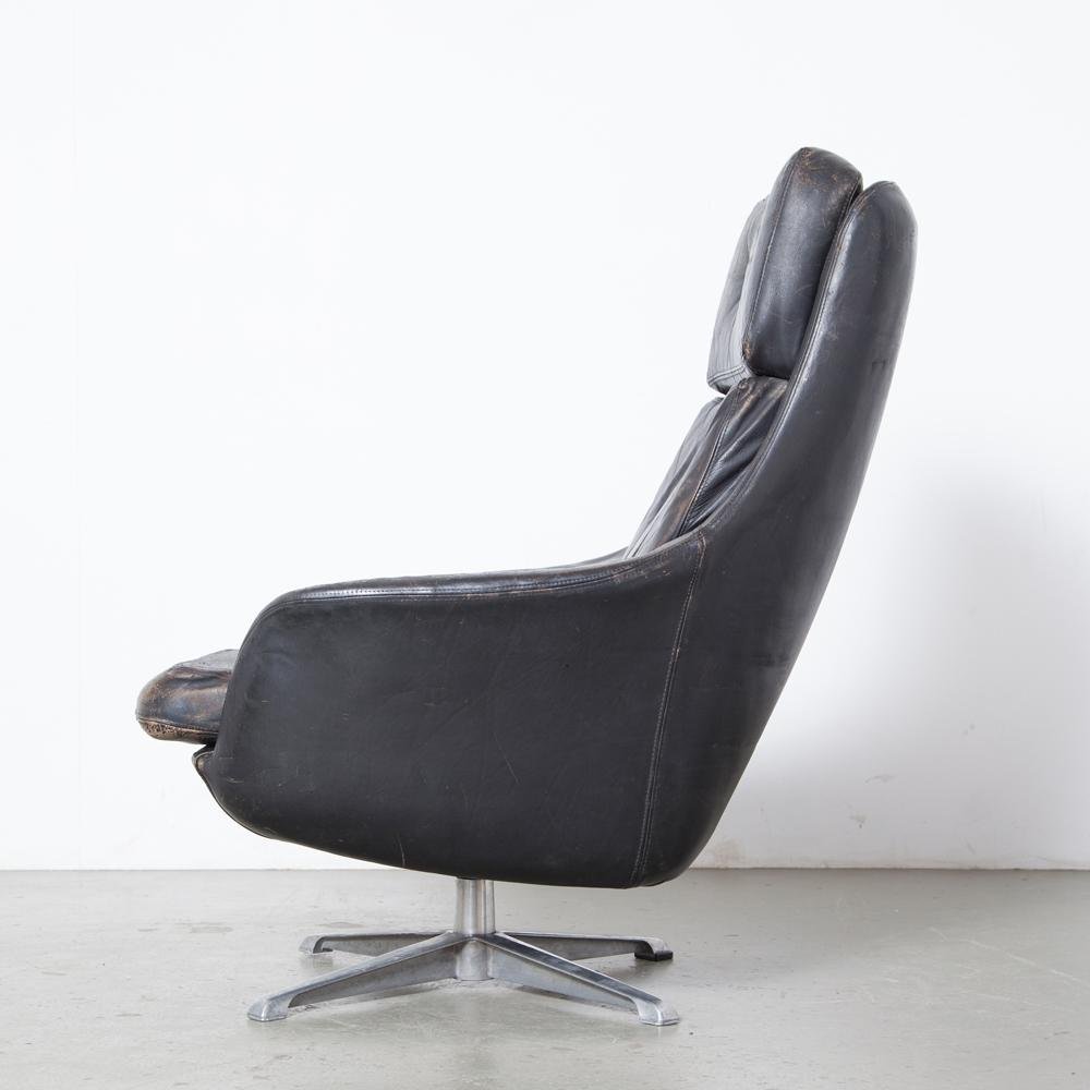 Black Leather Cracked Armchair