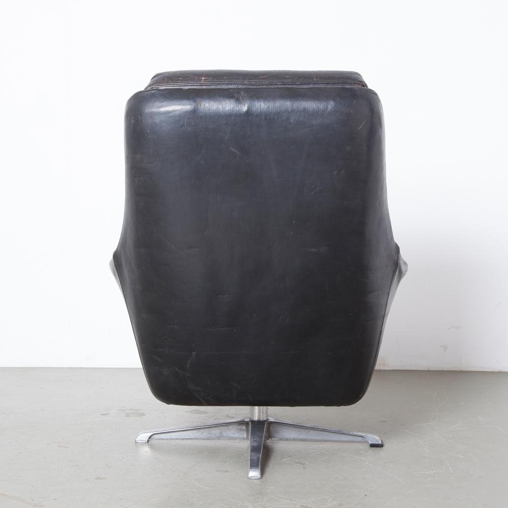 Black Leather Cracked Armchair