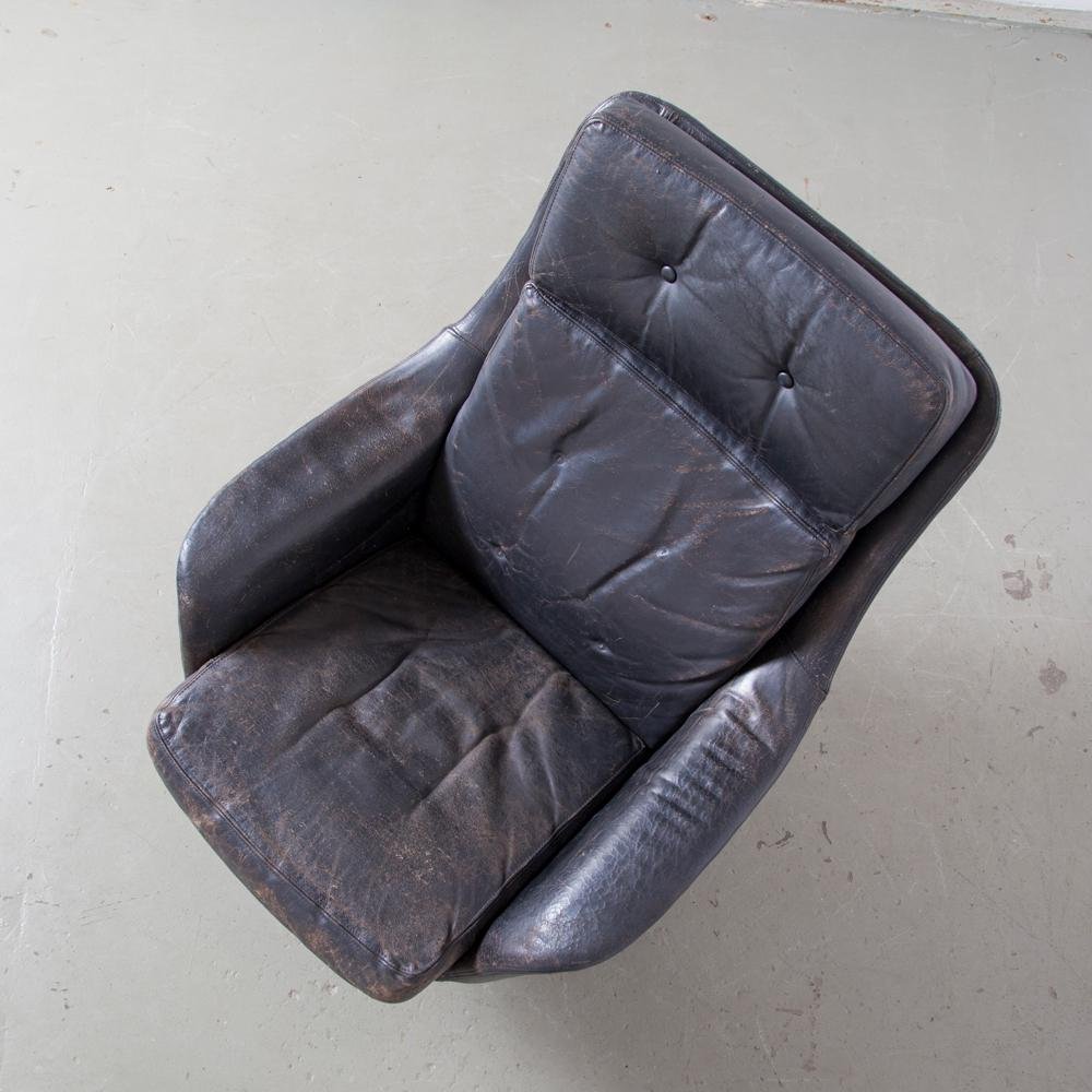 Black Leather Cracked Armchair