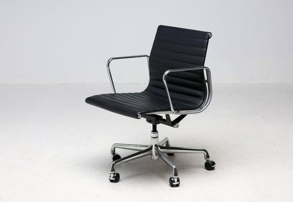 Black Leather EA117 Executive Desk Chair by Charles & Ray Eames for Herman Miller, 2007-WN-1756178