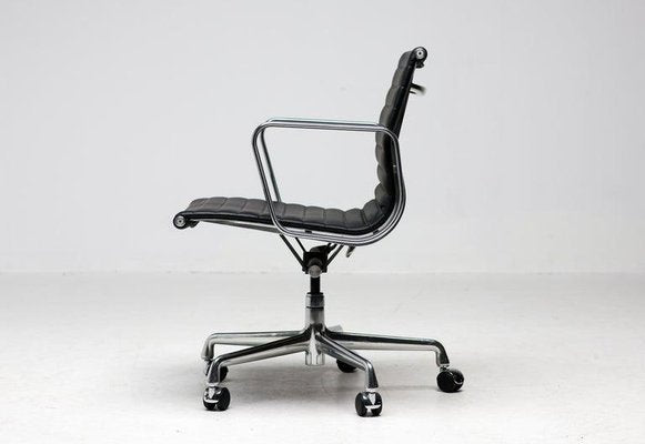 Black Leather EA117 Executive Desk Chair by Charles & Ray Eames for Herman Miller, 2007-WN-1756178