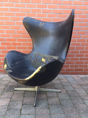 Black Leather Egg Chair by Arne Jacobsen for Fritz Hansen, 1960s-XQY-627166