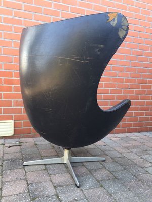 Black Leather Egg Chair by Arne Jacobsen for Fritz Hansen, 1960s-XQY-627166