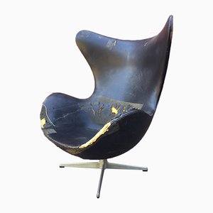 Black Leather Egg Chair by Arne Jacobsen for Fritz Hansen, 1960s-XQY-627166