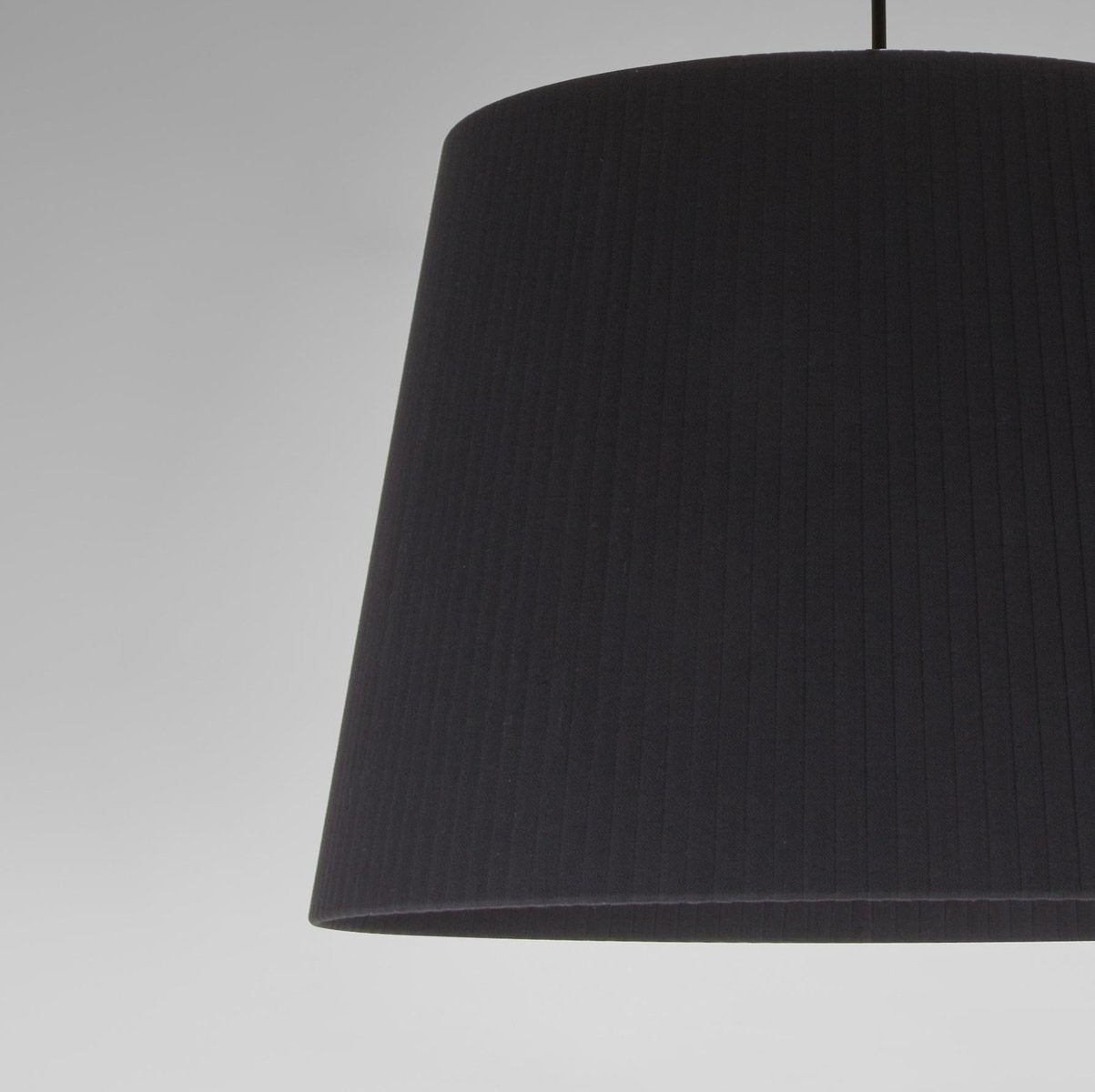 Black Sísísí Cónicas Gt1 Pendant Lamp by Santa & Cole