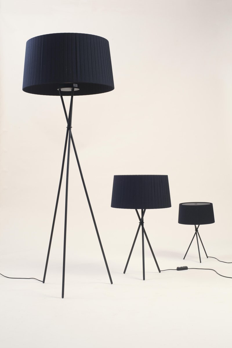 Black Trípode M3 Table Lamp by Santa & Cole