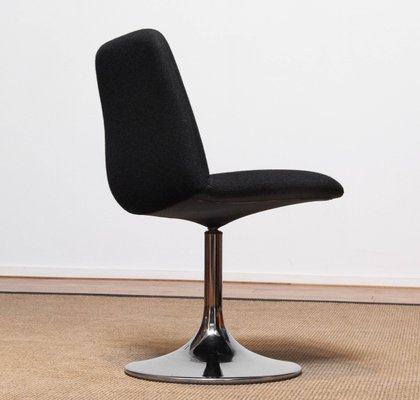 Black Wool and Chrome Tulip Base Vinga Swivel Chair by attributed to Börje Johanson, Sweden-JE-1398403