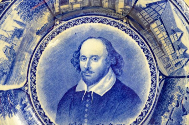 Blue and White Souvenir Plate with Portrait of William Shakespeare by Samuel Hancock & Sons, 1904-YNA-784427