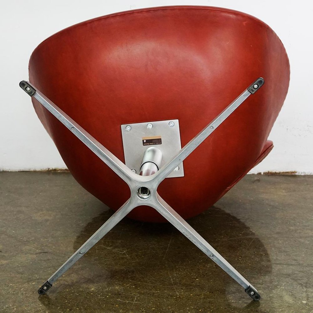 Bordeaux Leather Swan Chair attributed to Arne Jacobsen for Fritz Hansen Denmark, 2012