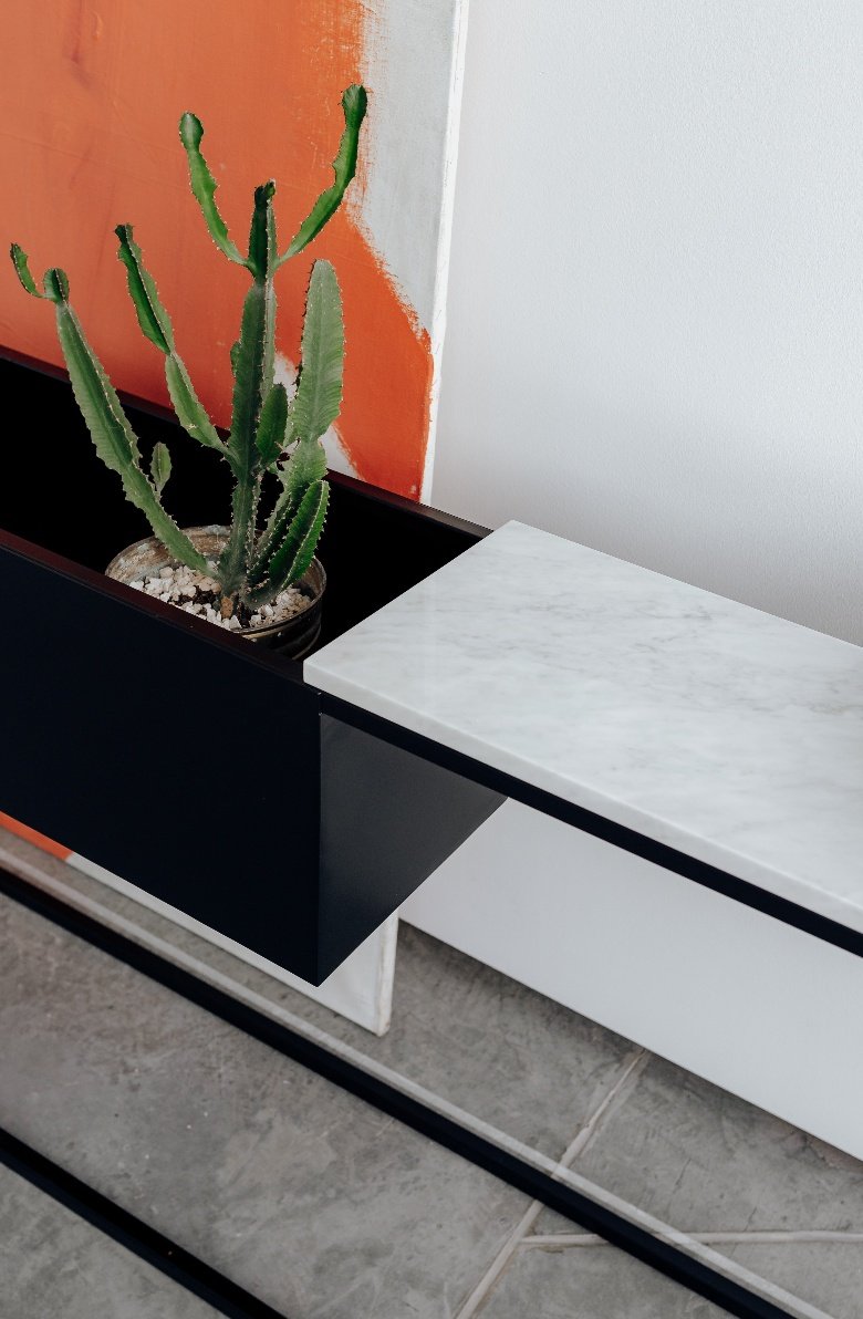 Box Maxi White M Console Table by Un'Common