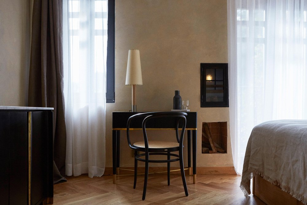 Bronze Basic M2 Table Lamp by Santiago Roeta, Santa & Cole