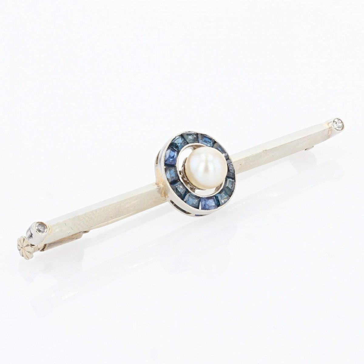 Brooch in 18K White Gold with Sapphires and Pearl, 1930s