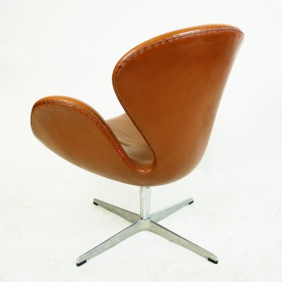 Brown Leather Swan Chair by Arne Jacobsen for Fritz Hansen-MH-861128