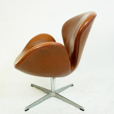 Brown Leather Swan Chair by Arne Jacobsen for Fritz Hansen-MH-861128