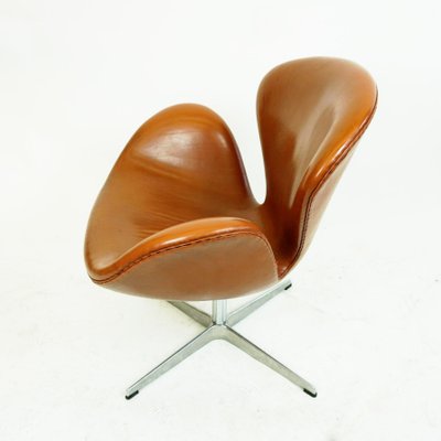 Brown Leather Swan Chair by Arne Jacobsen for Fritz Hansen-MH-861128