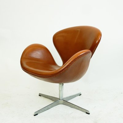 Brown Leather Swan Chair by Arne Jacobsen for Fritz Hansen-MH-861128