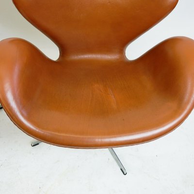 Brown Leather Swan Chair by Arne Jacobsen for Fritz Hansen-MH-861128