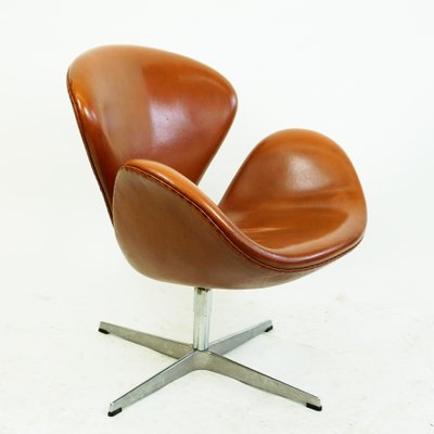 Brown Leather Swan Chair by Arne Jacobsen for Fritz Hansen-MH-861128