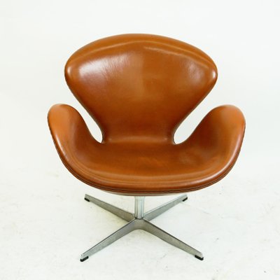 Brown Leather Swan Chair by Arne Jacobsen for Fritz Hansen-MH-861128