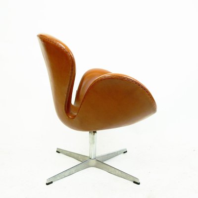 Brown Leather Swan Chair by Arne Jacobsen for Fritz Hansen-MH-861128