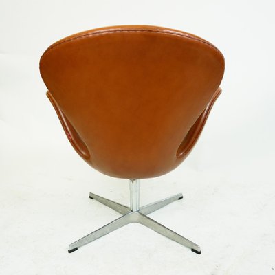 Brown Leather Swan Chair by Arne Jacobsen for Fritz Hansen-MH-861128