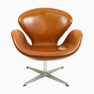 Brown Leather Swan Chair by Arne Jacobsen for Fritz Hansen-MH-861128