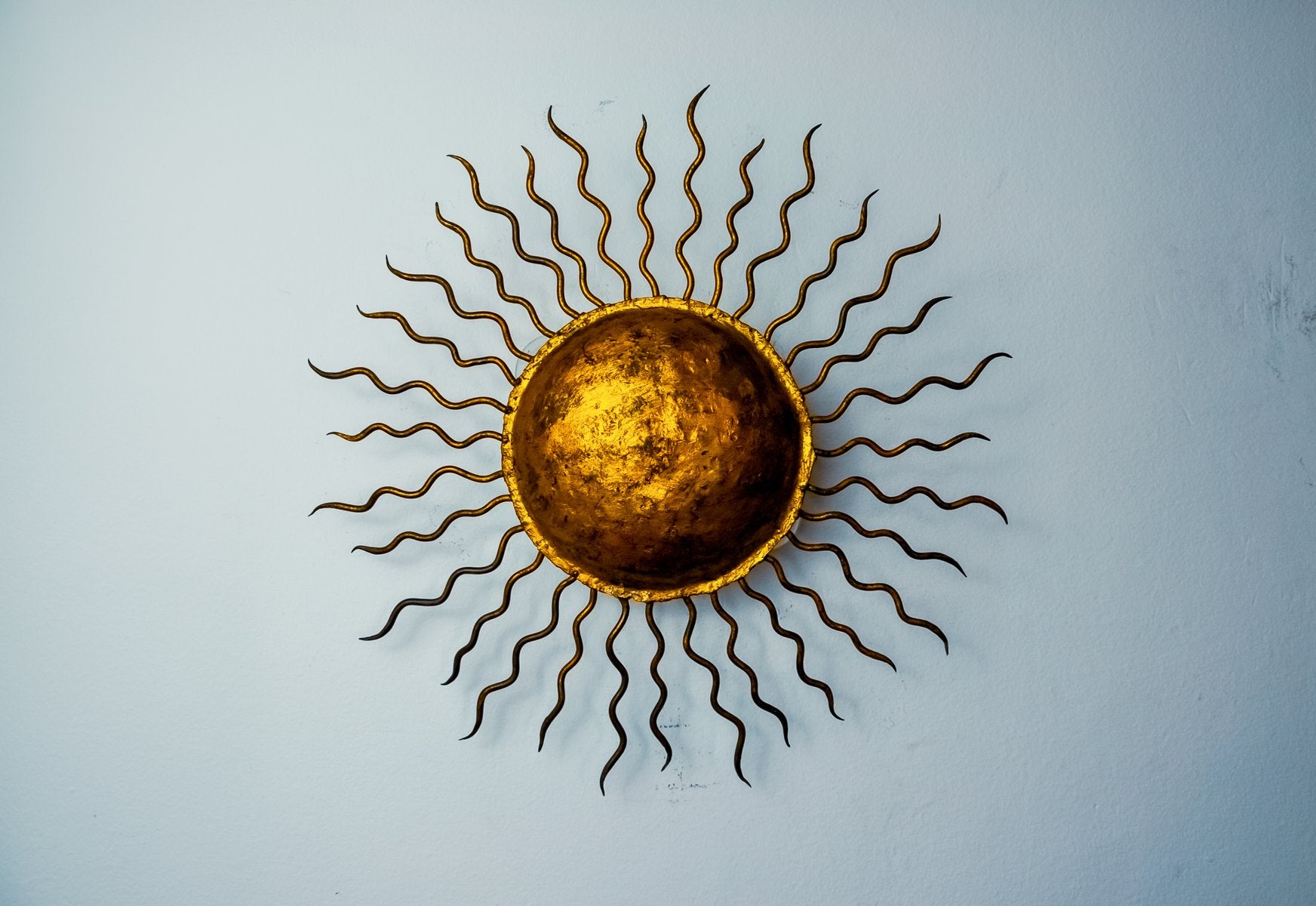 Brutalist Sun Wall Lamp in Gilded Metal with Gold Leaf, Italy, 1970s