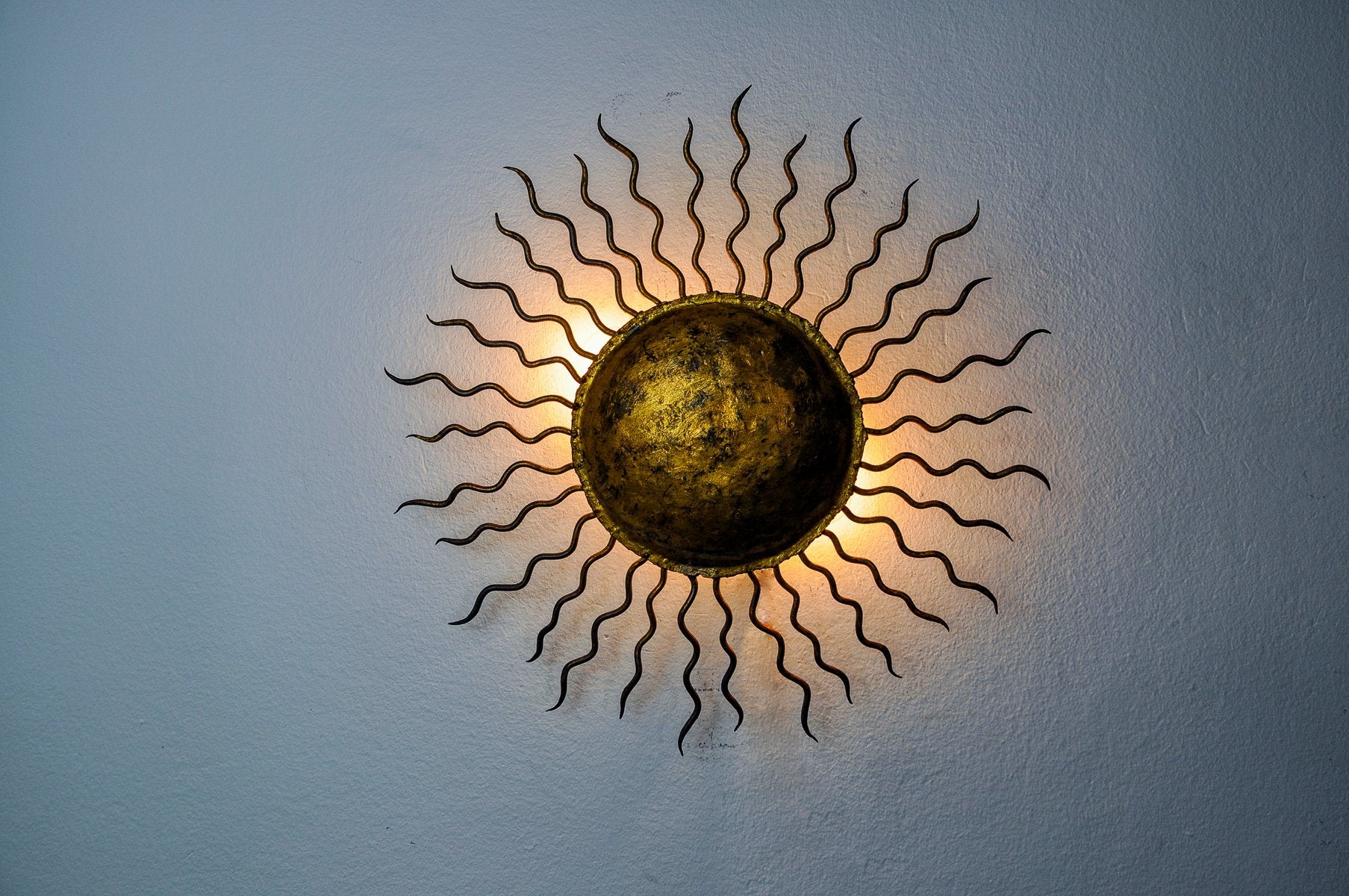 Brutalist Sun Wall Lamp in Gilded Metal with Gold Leaf, Italy, 1970s