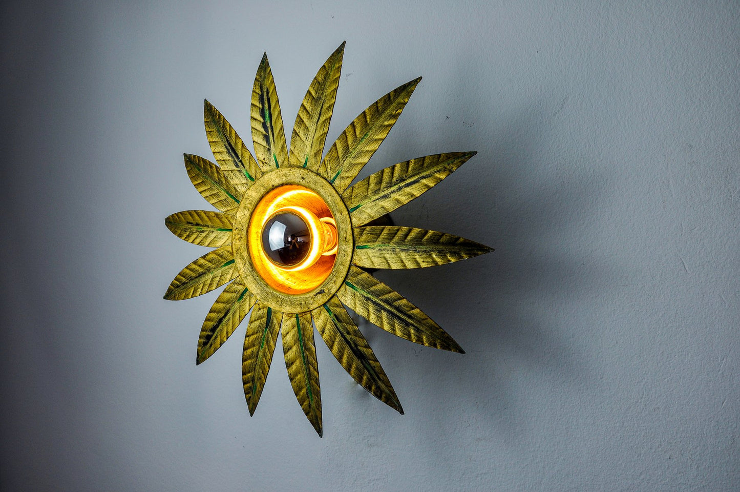 Brutalist Sun Wall Lamp in Gilded Metal with Gold Leaf, Italy, 1970s