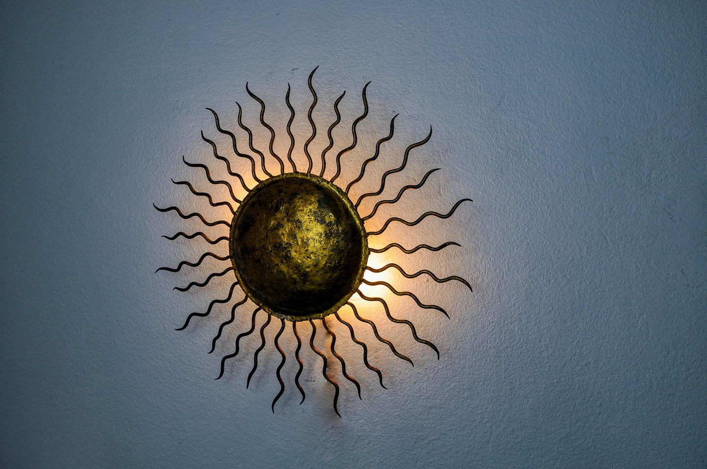 Brutalist Sun Wall Lamp in Gilded Metal with Gold Leaf, Italy, 1970s