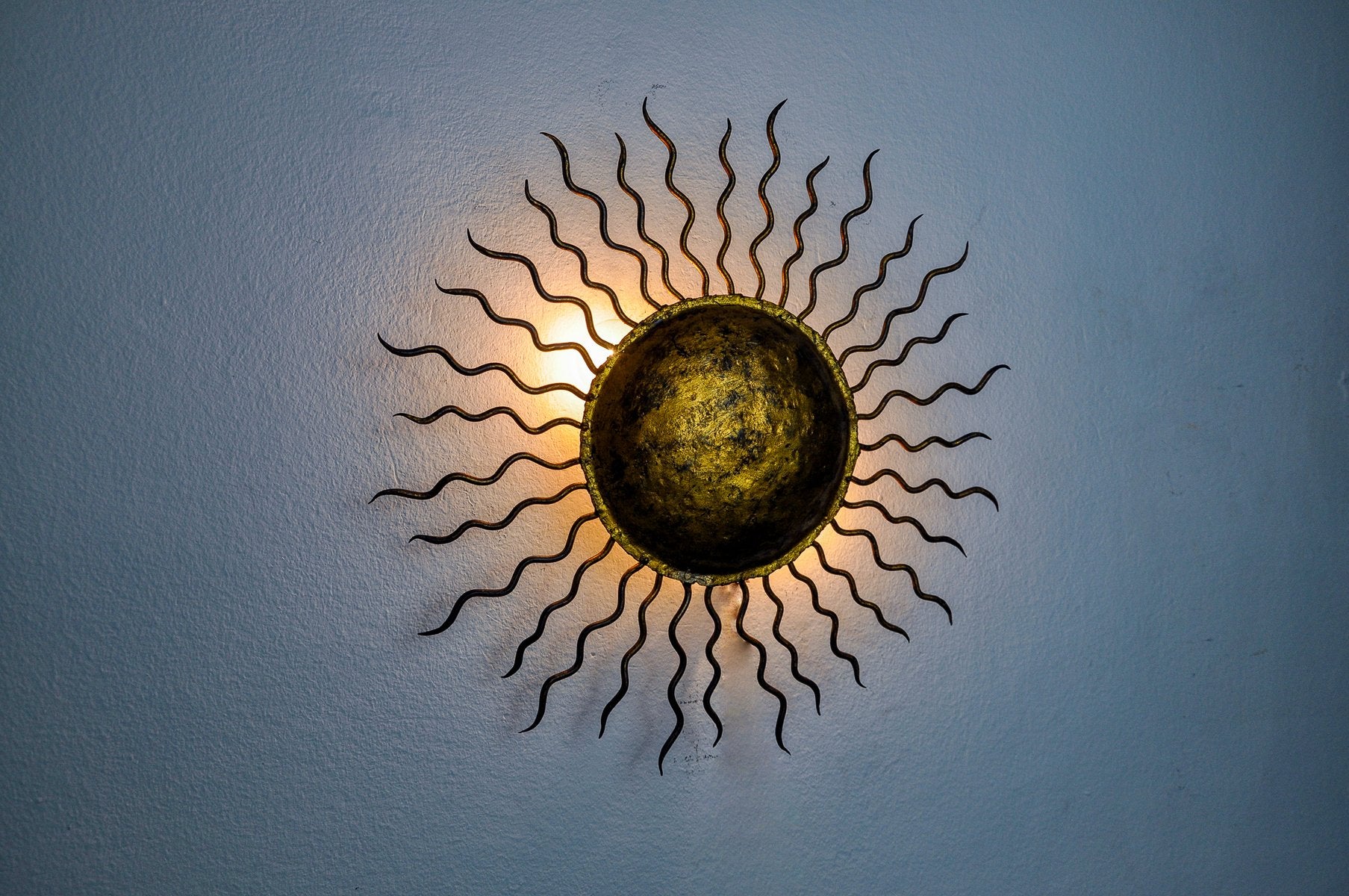 Brutalist Sun Wall Lamp in Gilded Metal with Gold Leaf, Italy, 1970s