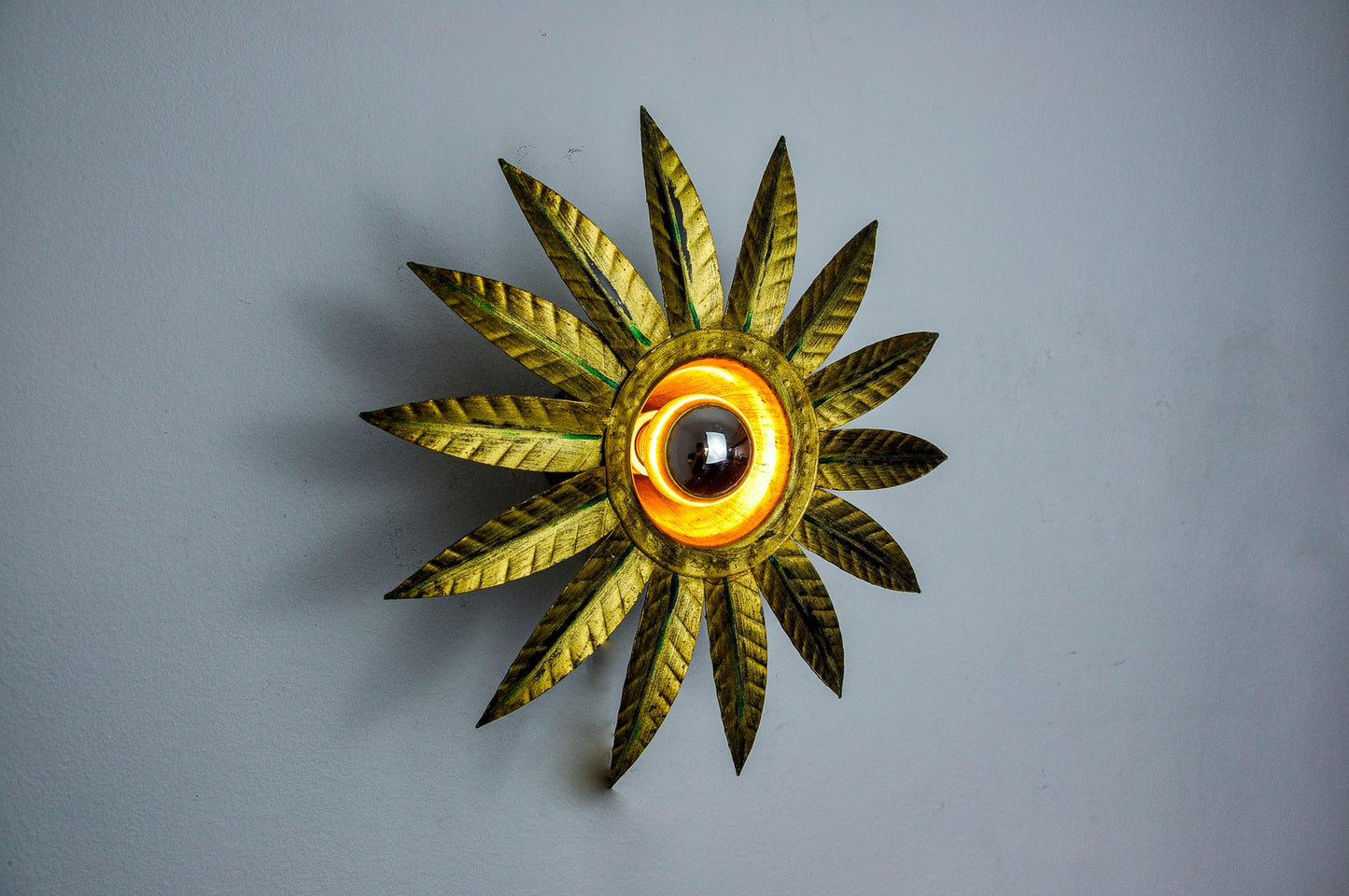 Brutalist Sun Wall Lamp in Gilded Metal with Gold Leaf, Italy, 1970s