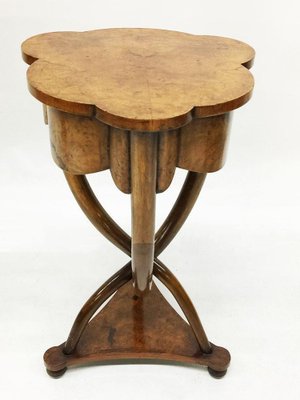 Burr Walnut Side Table with Curved Legs, 20th Century-UCH-1224601