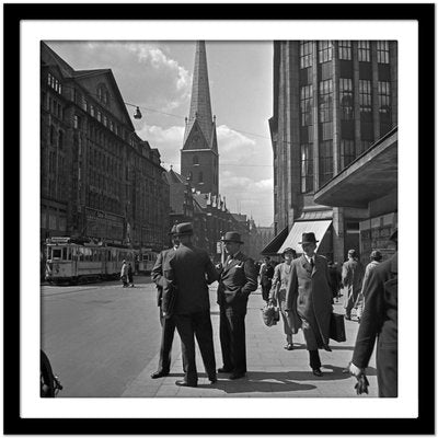 Business People, Talking Mönckebergstraße Hamburg Germany 1938 Printed 2021-DYV-992043