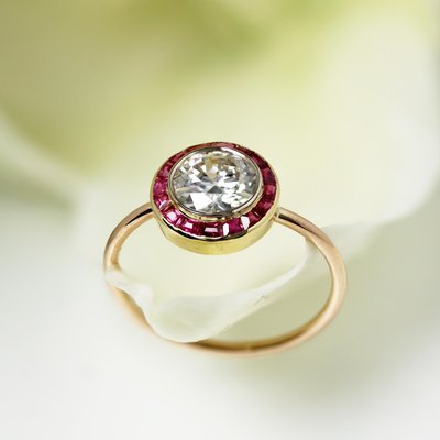 Calibrated Red Gems Diamonds 18 Karat Yellow Gold Round Ring, 1920s-OLU-2042370