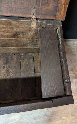 Catalan Chest in Walnut, Late 17th Century-IBO-1783536