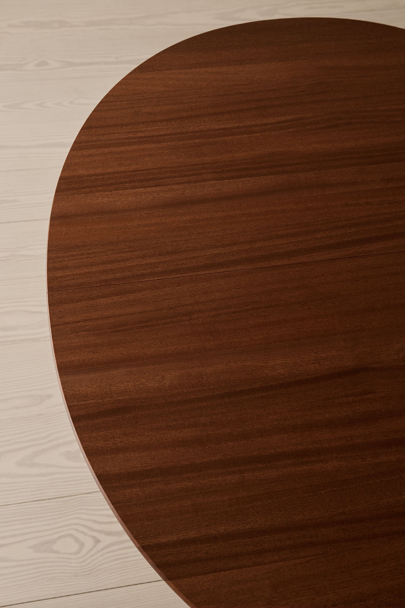 CH337 Dining table by Carl Hansen & Søn #oiled mahogany detail#