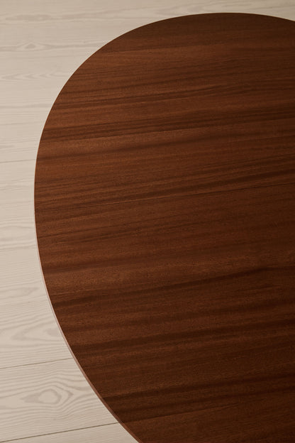 CH337 Dining table by Carl Hansen & Søn #oiled mahogany detail#