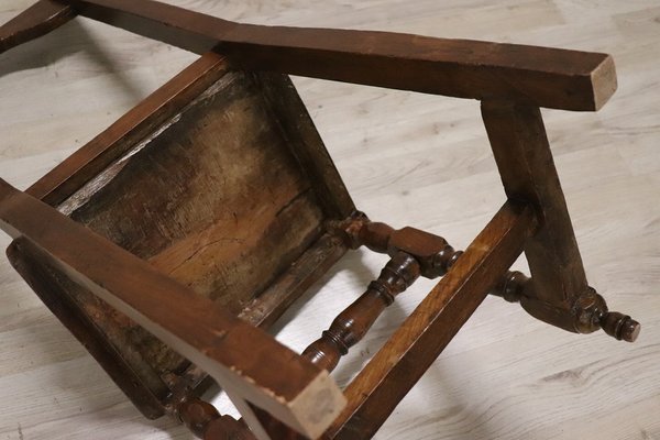 Chair in Walnut, 17th Century-DCO-1757167