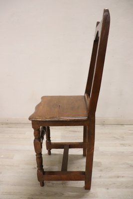 Chair in Walnut, 17th Century-DCO-1757167