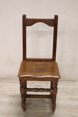 Chair in Walnut, 17th Century-DCO-1757167